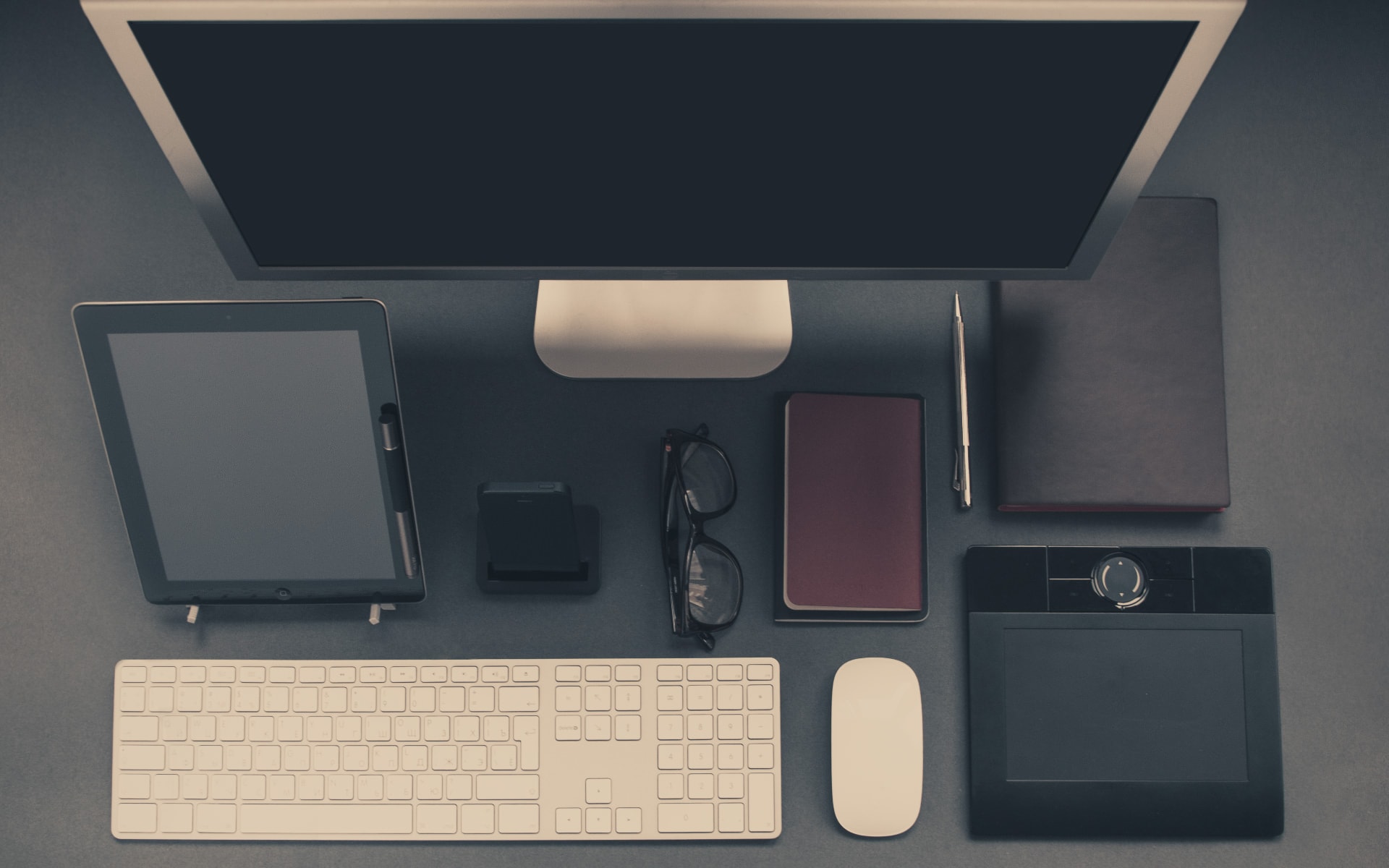 Computer and Desk on MythosLife Hosting